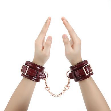 Кожаные наручники Liebe Seele Wine Red Wrist Cuffs, съемная цепочка-крепеж