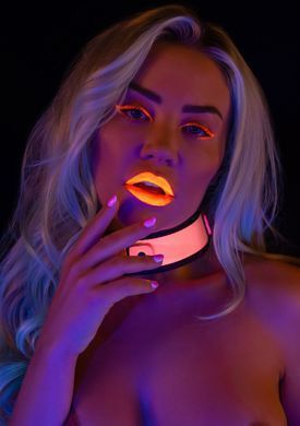 Нашийник з повідцем, що світиться в темряві Taboom Glow In the Dark Collar and Chain Leash, рожевий