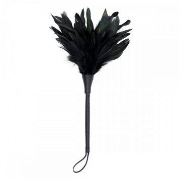 Метелочка с перьям, Black